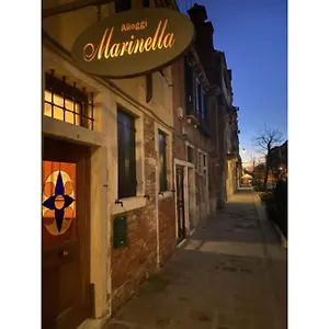 Alloggi Marinella Pensión Venecia